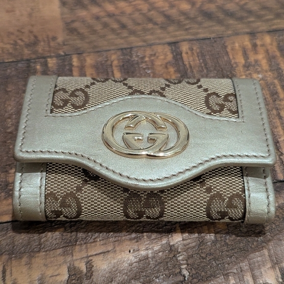 Gucci GG Canvas Key Case - Picture 1 of 9